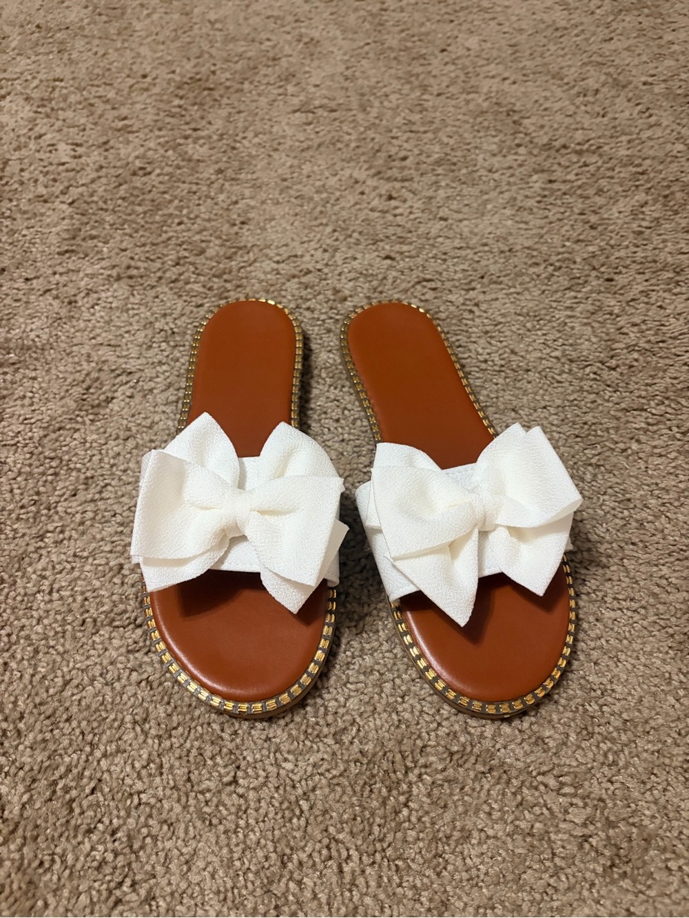 Amazon White Bow Slide Sandals with Tan Footbed